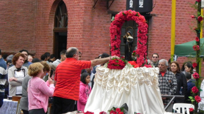 Santa Rita volvió a congregar miles de fieles en Puerto Tirol