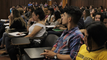 alumnos de derecho.jpg
