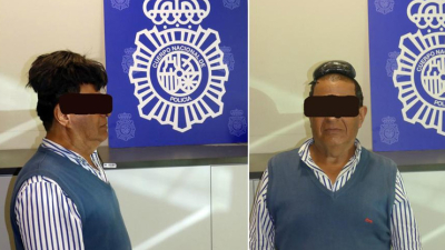 Tenía medio kilo de cocaína en su peluquín: quedó detenido en el aeropuerto de Barcelona