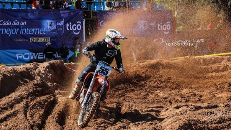 David Sona se consagró campeón internacional del Supercross en Bolivia