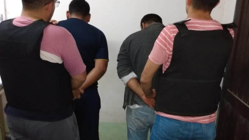 Maniataron a una mujer y se llevaron dinero y armas en pleno mediodía