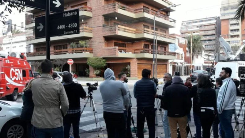 Realizaron una inspección ocular en un departamento de Claudia Villafañe a pedido de Maradona