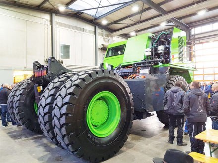 Komatsu2.jpg