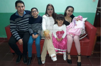 Desesperada espera de la familia Molnar