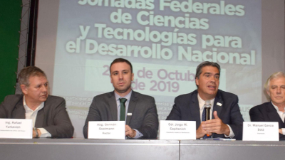 Referentes nacionales debaten en Sáenz Peña las políticas para el desarrollo tecnológico del país