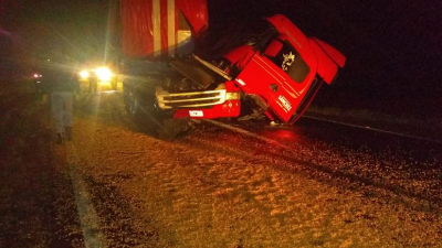Tremendo siniestro vial entre dos camiones sobre la ruta 16