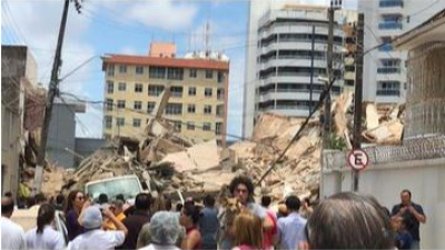 Al menos una persona murió por el derrumbe de un edificio de siete pisos en Brasil