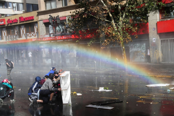 Chile: convocan a partidos opositores para apaciguar la rebelión social