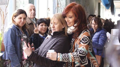 Cristina Kirchner votó y dijo que es una jornada ‘importante para la democracia‘