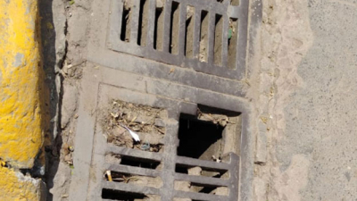 Peligro por una alcantarilla rota en zona céntrica