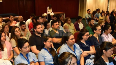 ? Presencia “llamativa” en una foto oficial en Casa de Gobierno se hace viral