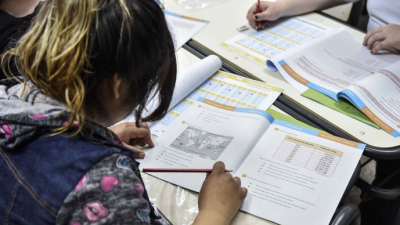 La prueba PISA confirma mejoría en Lengua y retroceso en Matemáticas, lejos del promedio regional y mundial