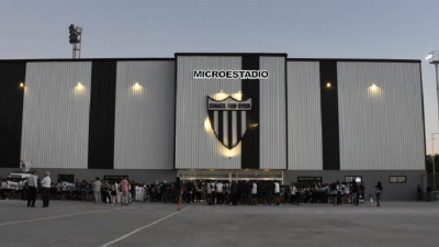 El ‘albinegro’ inauguró su microestadio ’19 de Febrero’