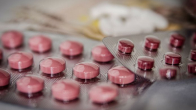 Rebajan el precio de los medicamentos un 8% y lo congelan hasta el 1 de febrero