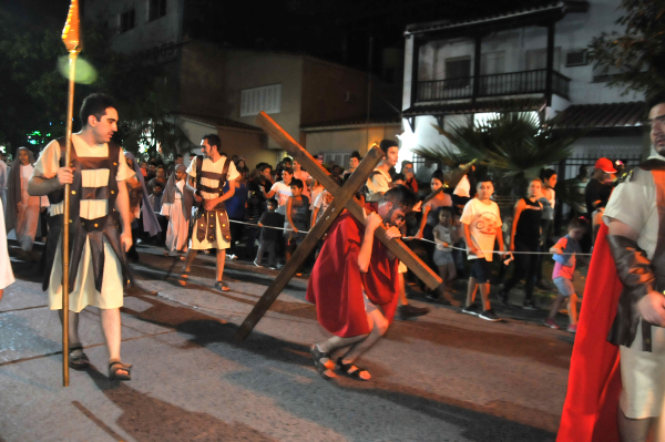 <p>EN LAS CALLES DE RESISITENCIA CAMINO A LA CRUCIFICCION DE JESUS EN EL VIACRUCIS DE LA CATEDRAL DE RESISITENCIA.</p>
<p>Foto: Jorge "Punky" Flores </p>