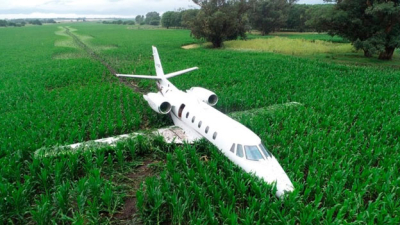 Un avión aterrizó de emergencia en un campo cercano a Miramar