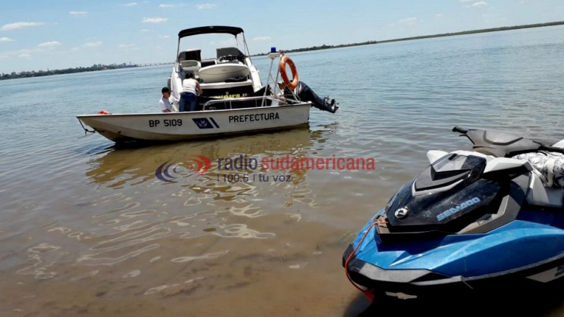 Un joven que iba en una moto de agua murió aplastado por una lancha