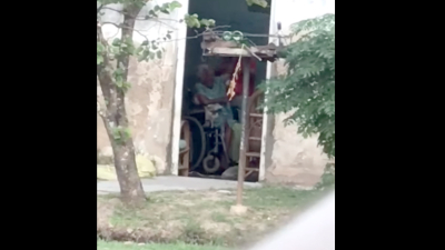 Mujer de 91 años es agredida por su propia hija y todo quedó registrado en un video