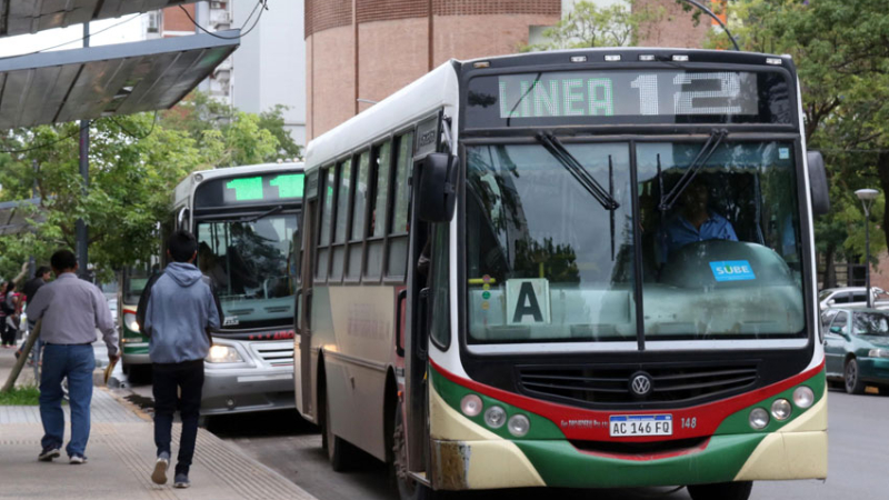 ¿Se frena el aumento del boleto de colectivos en la provincia?