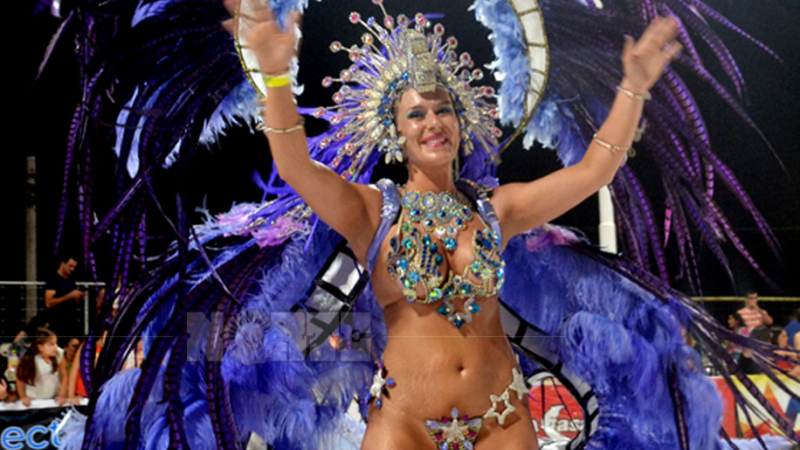 Mucho brillo, color, música y baile en la primera noche de los Súper Carnavales