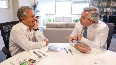 Duhalde se reunió con Alberto Fernández y le presentó una propuesta para la venta de productos a granel