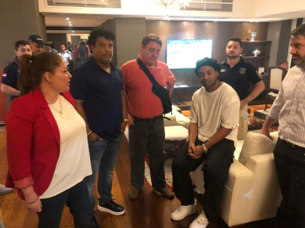 Ronaldo detenido.jpg