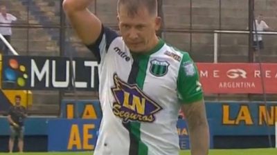 Indignación por el gesto de racismo de un jugador de Nueva Chicago
