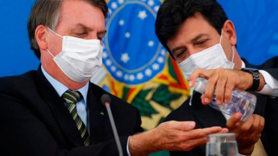 Brasil: Bolsonaro echó al ministro de Salud en medio de la crisis por la pandemia