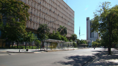 De forma escalonada se paga aumentos a empleados públicos