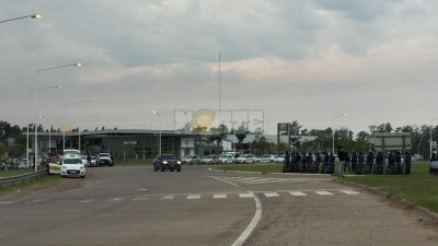 Remiseros y taxistas se manifiestan en reclamo de asistencia