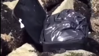 Paseaban por la playa y encontraron una valija con restos humanos