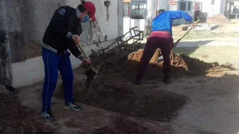 Jujuy: tuvo que cavar una fosa para su madre que murió de covid 19