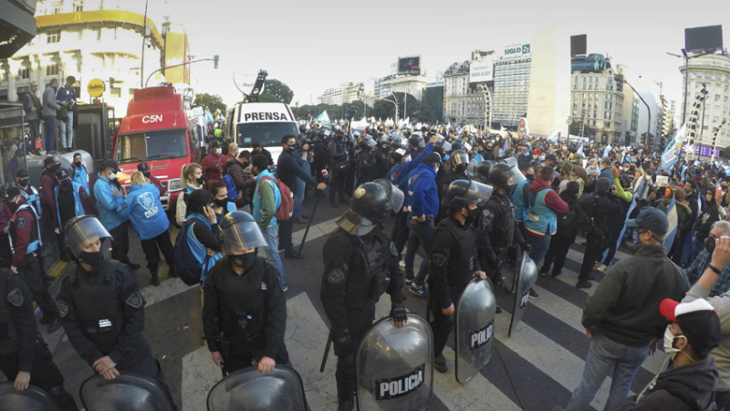 Marcha del 17A: nuevo ataque al móvil del canal C5N