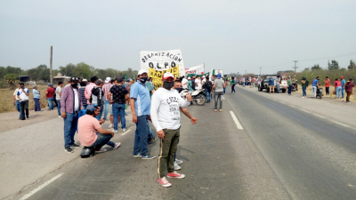 Movimientos sociales cortaron el tránsito de Ruta 11 reclamando asistencia por la pandemia