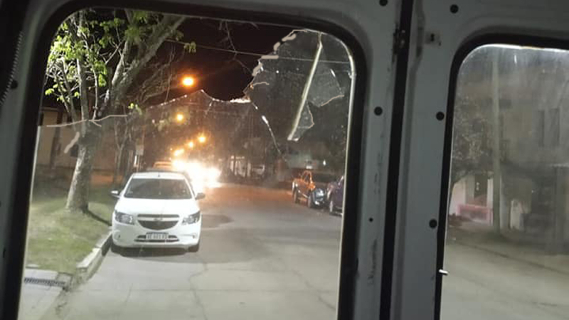 Atacaron a ladrillazos a una ambulancia del equipo de Hisopados