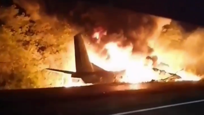Se estrelló un avión militar en Ucrania: hay al menos 22 muertos