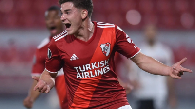 Copa Libertadores: un doblete de Julián Álvarez clasificó a River a los octavos de final