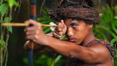 Sorprende el color de ojos de los habitantes de una tribu de Indonesia