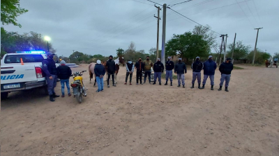 Desbarataron una carrera clandestina de caballos y los jinetes terminaron presos