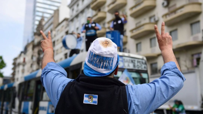 Cientos de camiones coparon la avenida 9 de Julio en la caravana por el Día de la Lealtad