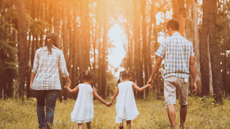 La justicia dispuso que dos nenas vivan por igual con sus padres separados