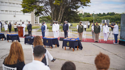 "Gloria, memoria y honor a nuestros héroes"