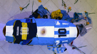 El pueblo colmó las calles para despedir a Diego Maradona