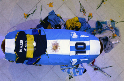 El pueblo colmó las calles para despedir a Diego Maradona
