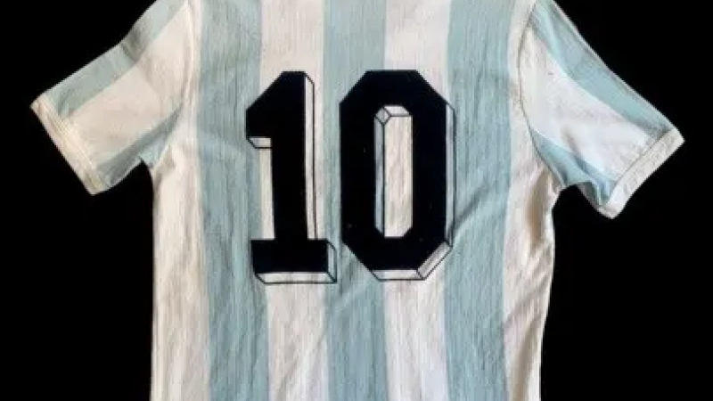 Subastan la camiseta que Maradona usó en su primer Mundial