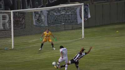 For Ever debutó con una derrota en Salta