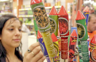 Está prohibida la venta de pirotecnia en la vía pública y negocios