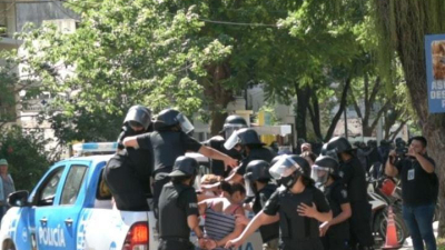 Día de furia en Resistencia: incidentes con corridas y vidrieras rotas