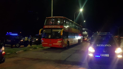Rosario: más de 100 personas viajaban a Sáenz Peña en dos colectivos
