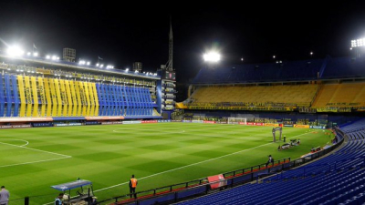 Boca y Racing ya están en la Bombonera, formaciones confirmadas